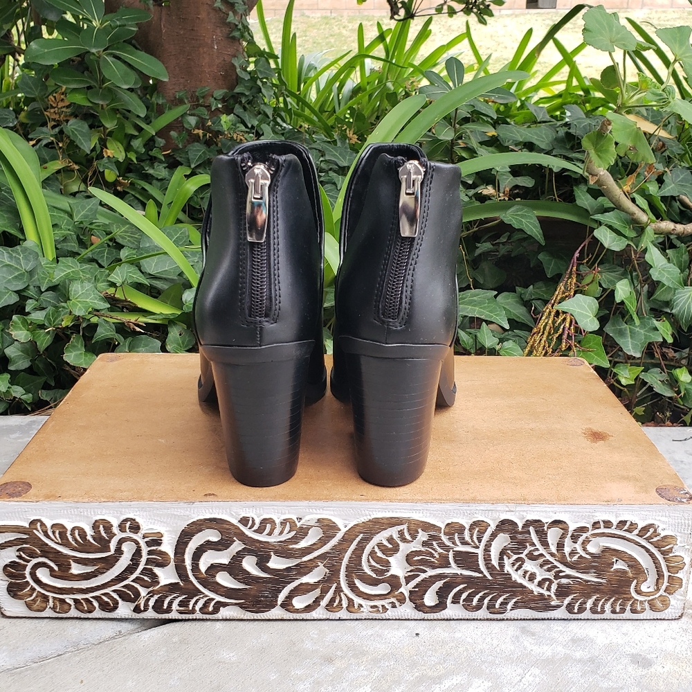 Western Chic Steve Madden Black Leather Booties - Picture 13 of 14